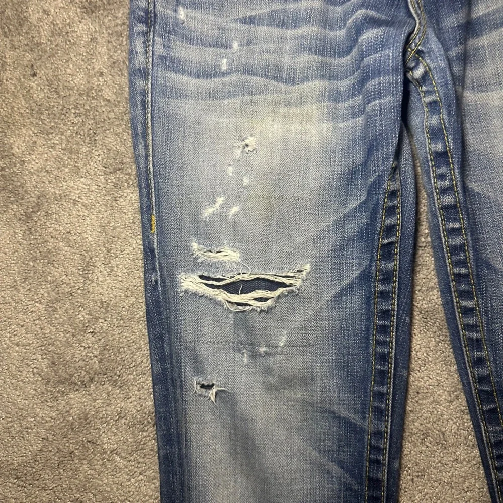 True Religion Jeans Women 26 (Fit 29x32) Blue Skull Rose Patch Slim Straight Y2K - Picture 9 of 15